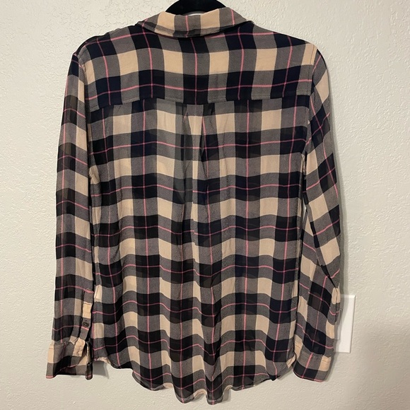 Equipment Femme Tan and Black w/Pink Accent Button Down Shirt 100% Silk - Picture 3 of 4